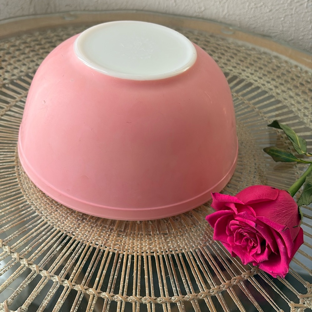 Vintage PYREX flamingo pink 402 2 1/2 quart mixing nesting bowl ovenware